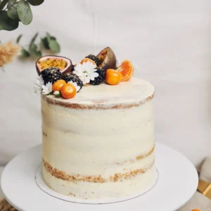 vanilla cake with berries , passion fruit